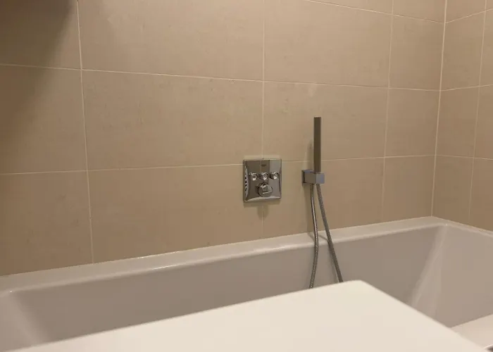 Train Station, Kahlenberg, Historic, Danube - Axara Housing Fhg 20 Bécs