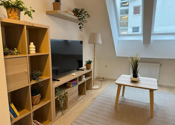 Train Station, Kahlenberg, Historic, Danube - Axara Housing Fhg 20 Apartman *