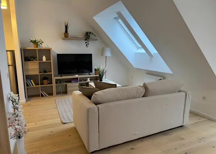 Apartman Train Station, Kahlenberg, Historic, Danube - Axara Housing Fhg 20 *