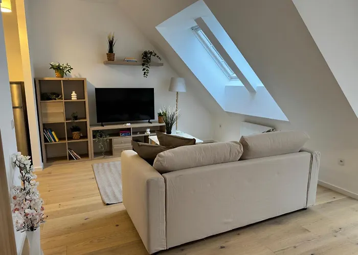 Apartman Train Station, Kahlenberg, Historic, Danube - Axara Housing Fhg 20