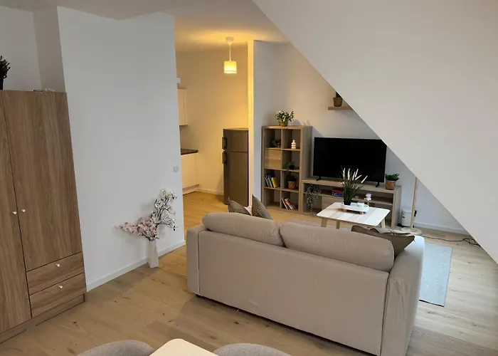 Train Station, Kahlenberg, Historic, Danube - Axara Housing Fhg 20 Apartman *